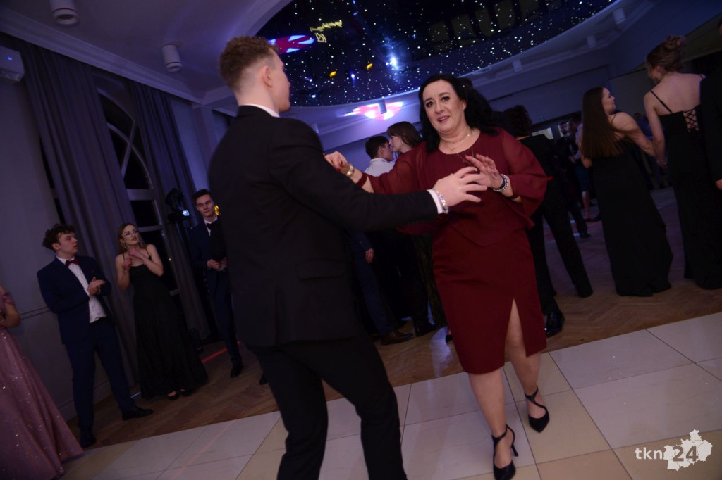 Maturzyści z Ekonomika bawili się podczas ostatniej studniówki w tym roku [wideo, zdjęcia]