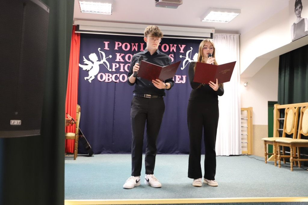 Obcojęzyczne śpiewanie w I LO w Końskich [wideo, zdjęcia]