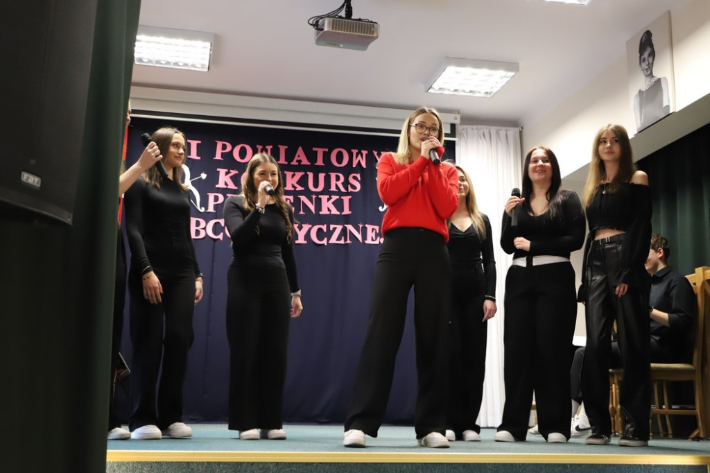 Obcojęzyczne śpiewanie w I LO w Końskich [wideo, zdjęcia]