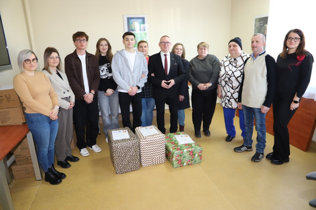 Młodzieżowa Rada Powiatu Koneckiego wsparła potrzebujące rodziny [zdjęcia]