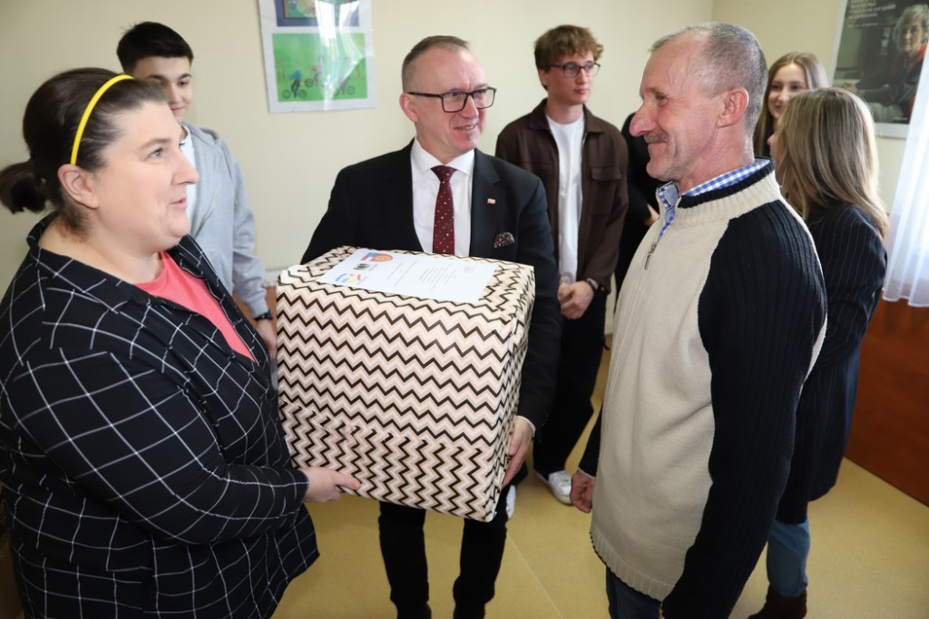 Młodzieżowa Rada Powiatu Koneckiego wsparła potrzebujące rodziny [zdjęcia]
