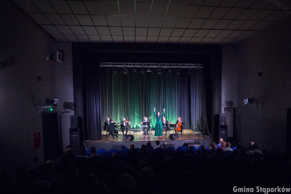 Miłość to niebo na ziemi. Wyjątkowy koncert w Stąporkowie [zdjęcia]