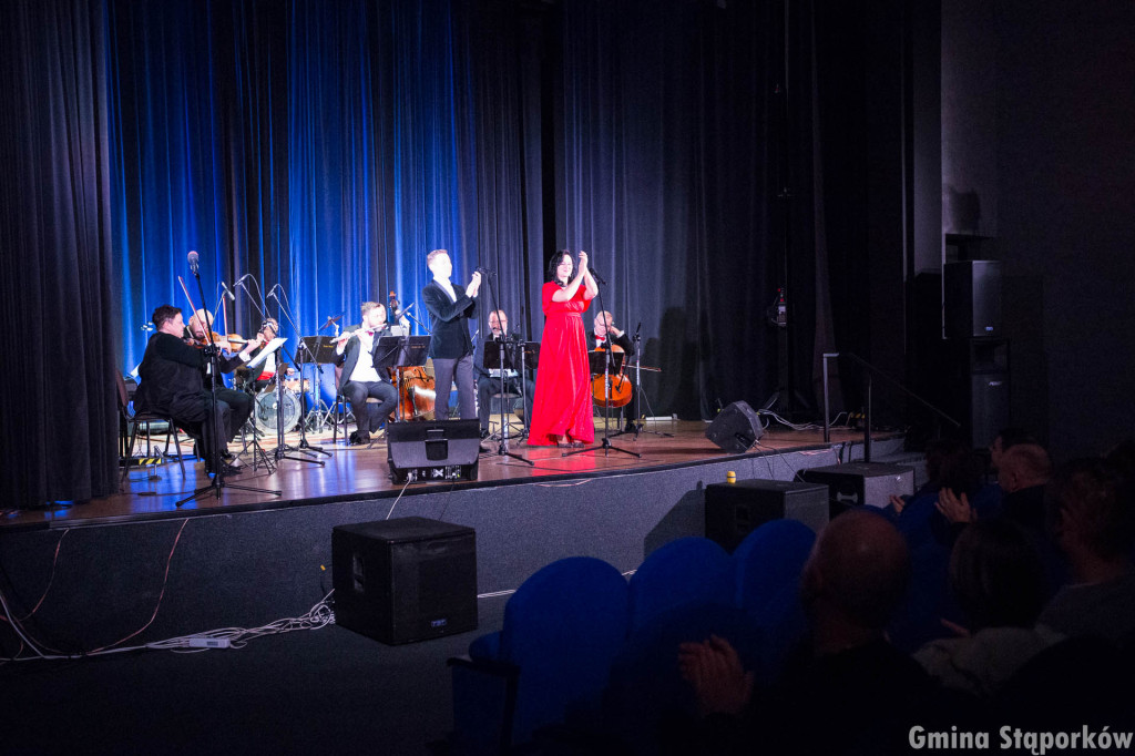 Miłość to niebo na ziemi. Wyjątkowy koncert w Stąporkowie [zdjęcia]