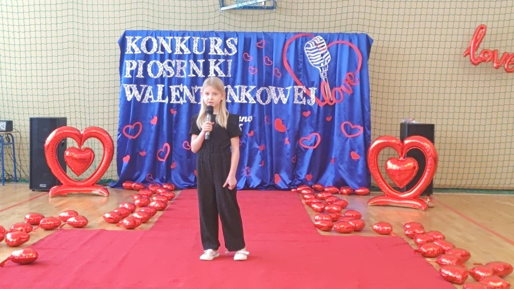 Konkurs walentynkowy w Czermnie. Uczniowie śpiewali piosenki o miłości [wideo, zdjęcia]