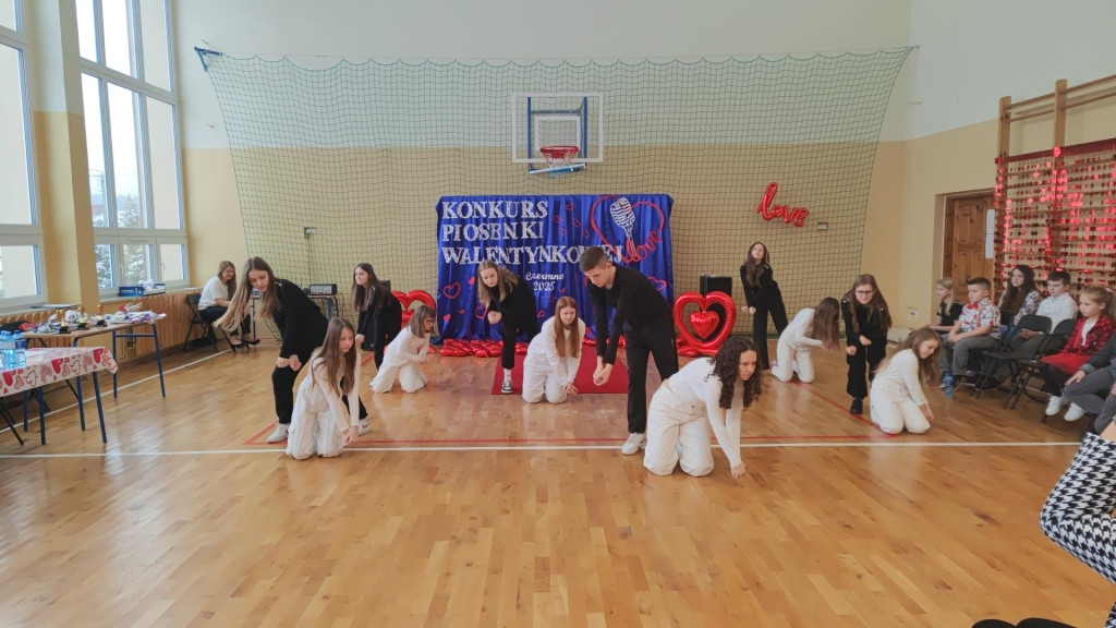 Konkurs walentynkowy w Czermnie. Uczniowie śpiewali piosenki o miłości [wideo, zdjęcia]