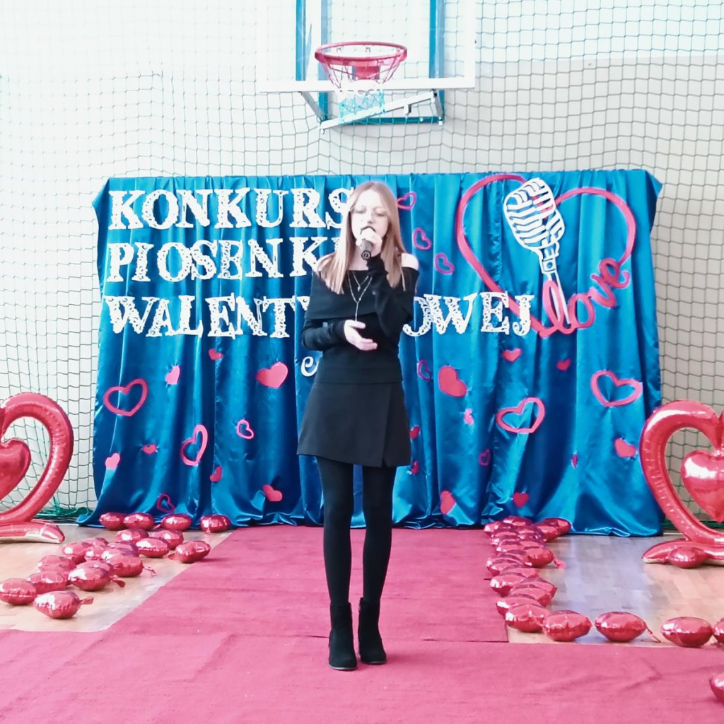 Konkurs walentynkowy w Czermnie. Uczniowie śpiewali piosenki o miłości [wideo, zdjęcia]
