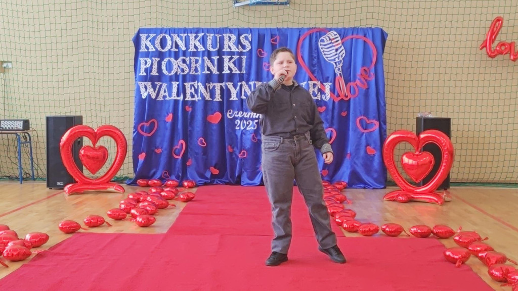 Konkurs walentynkowy w Czermnie. Uczniowie śpiewali piosenki o miłości [wideo, zdjęcia]