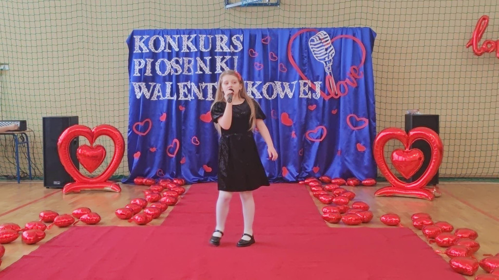 Konkurs walentynkowy w Czermnie. Uczniowie śpiewali piosenki o miłości [wideo, zdjęcia]
