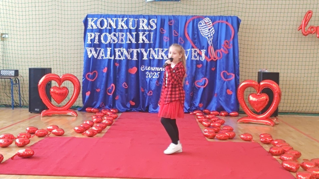 Konkurs walentynkowy w Czermnie. Uczniowie śpiewali piosenki o miłości [wideo, zdjęcia]