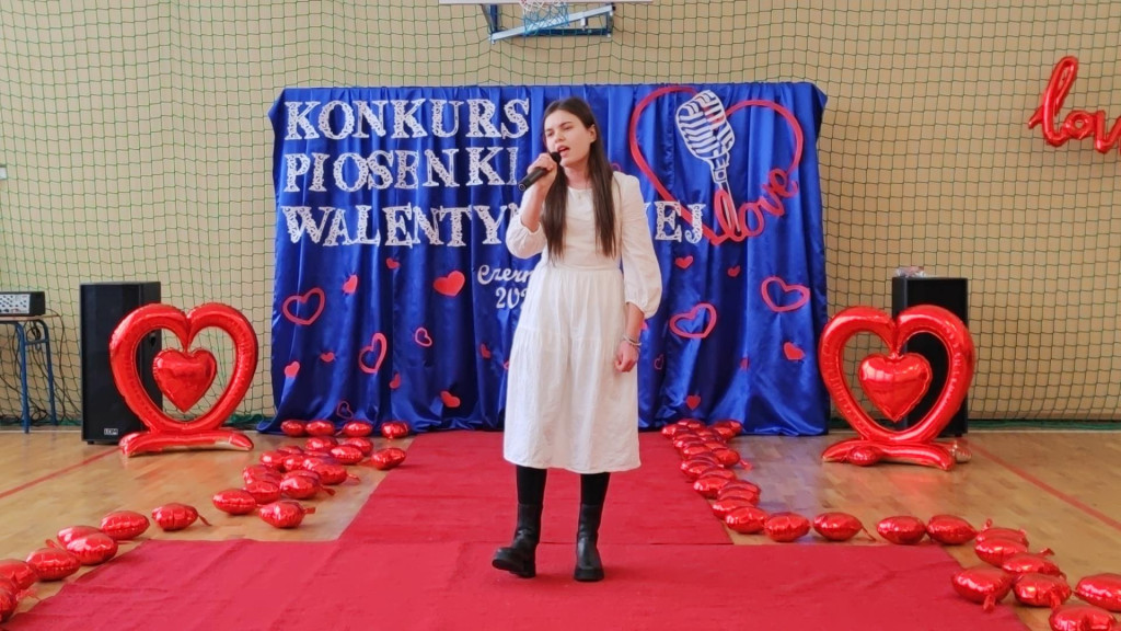 Konkurs walentynkowy w Czermnie. Uczniowie śpiewali piosenki o miłości [wideo, zdjęcia]