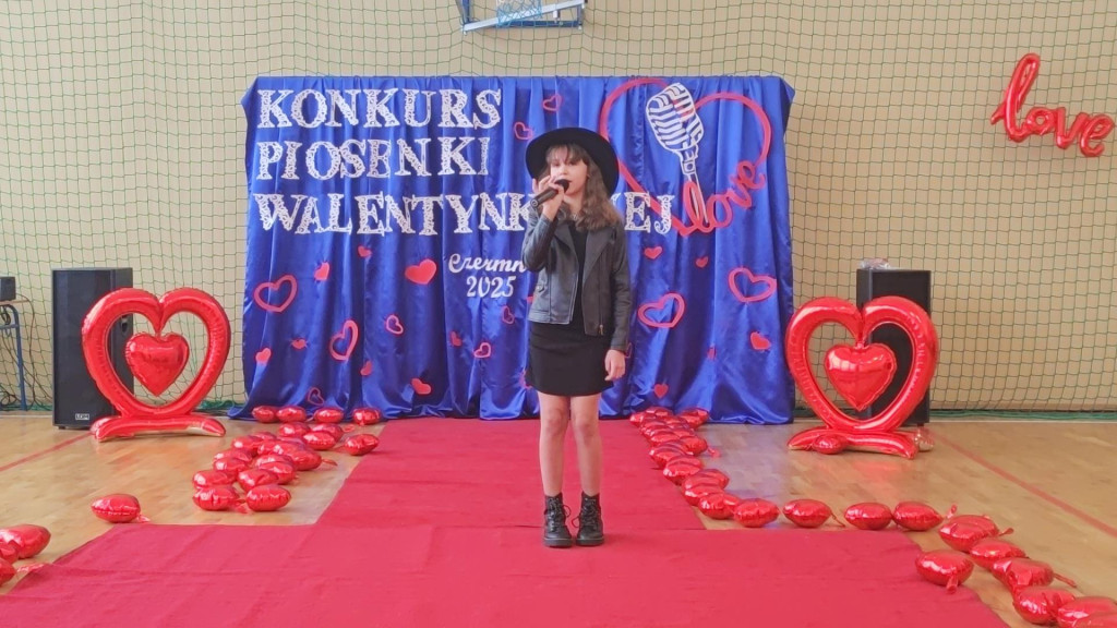 Konkurs walentynkowy w Czermnie. Uczniowie śpiewali piosenki o miłości [wideo, zdjęcia]
