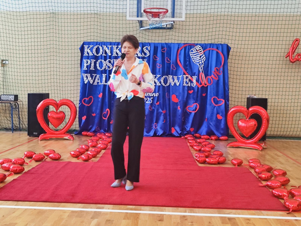 Konkurs walentynkowy w Czermnie. Uczniowie śpiewali piosenki o miłości [wideo, zdjęcia]