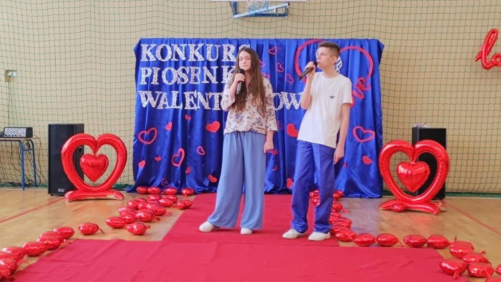 Konkurs walentynkowy w Czermnie. Uczniowie śpiewali piosenki o miłości [wideo, zdjęcia]