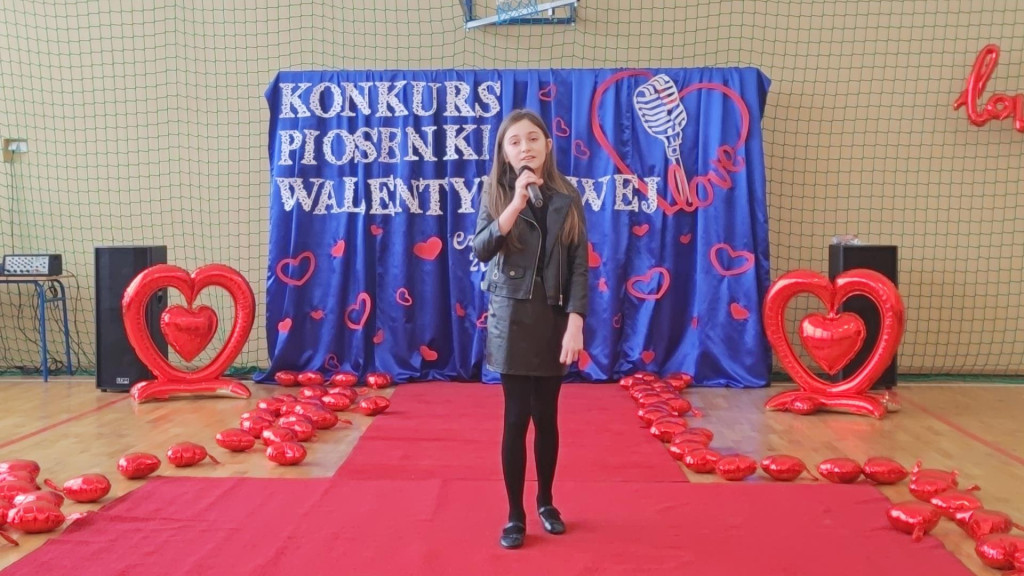 Konkurs walentynkowy w Czermnie. Uczniowie śpiewali piosenki o miłości [wideo, zdjęcia]
