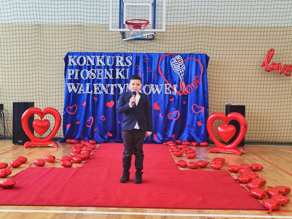 Konkurs walentynkowy w Czermnie. Uczniowie śpiewali piosenki o miłości [wideo, zdjęcia]