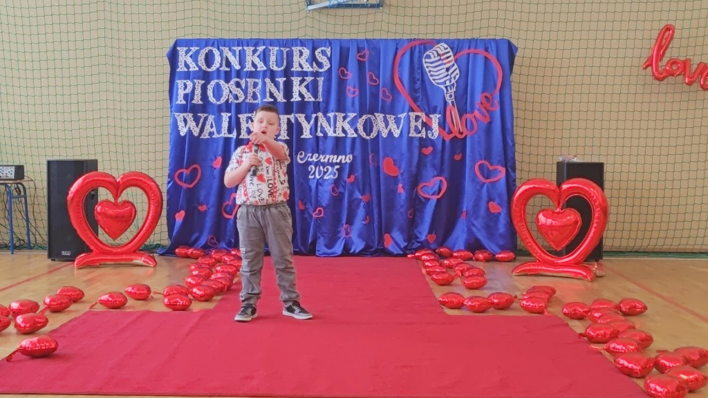 Konkurs walentynkowy w Czermnie. Uczniowie śpiewali piosenki o miłości [wideo, zdjęcia]