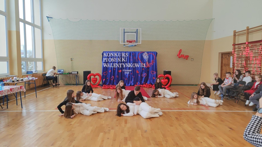 Konkurs walentynkowy w Czermnie. Uczniowie śpiewali piosenki o miłości [wideo, zdjęcia]