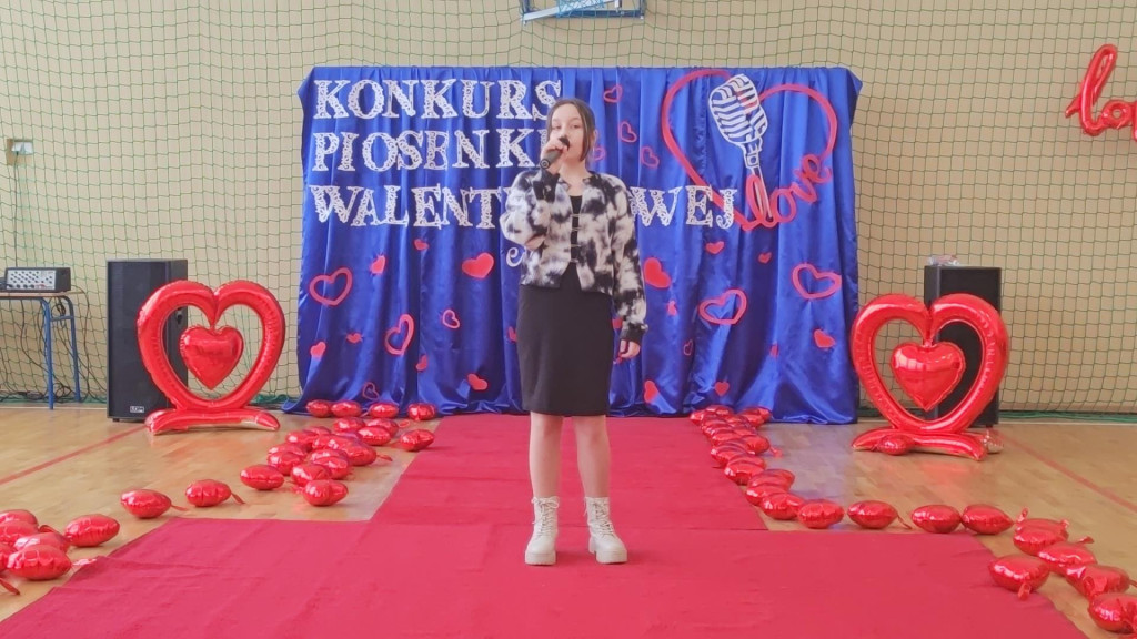 Konkurs walentynkowy w Czermnie. Uczniowie śpiewali piosenki o miłości [wideo, zdjęcia]