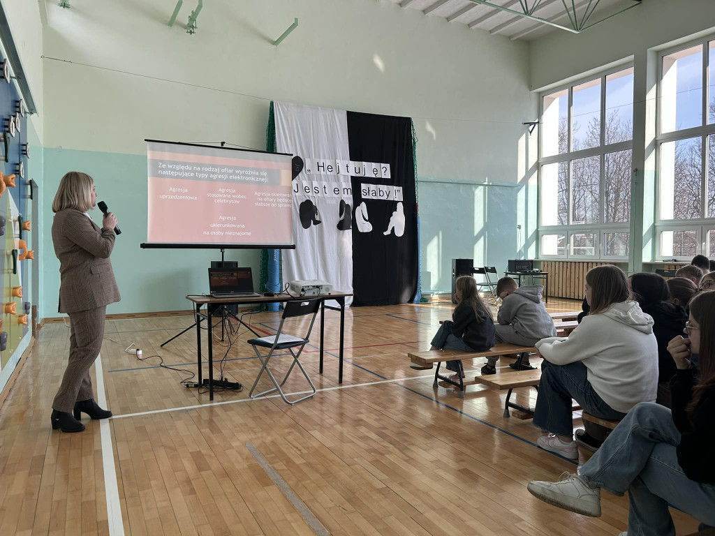 W Fałkowie edukowali o hejcie podczas konferencji `Hejtuję? Jestem słaby!` [zdjęcia]