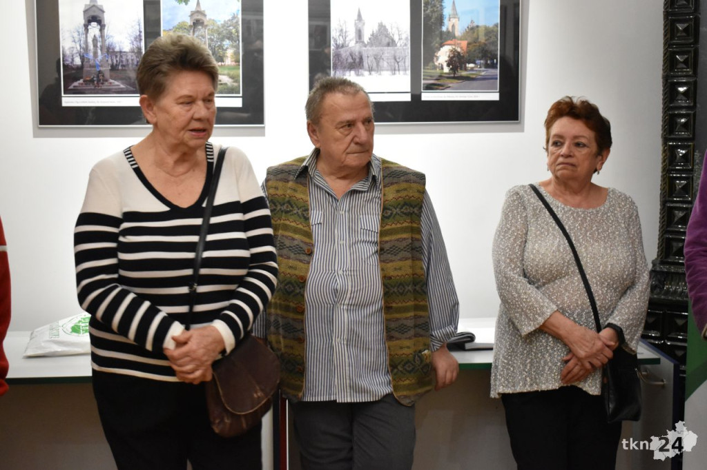Wystawa `Końskie w obiektywie` zaprezentowała miasto dawniej i dziś [wideo, zdjęcia]