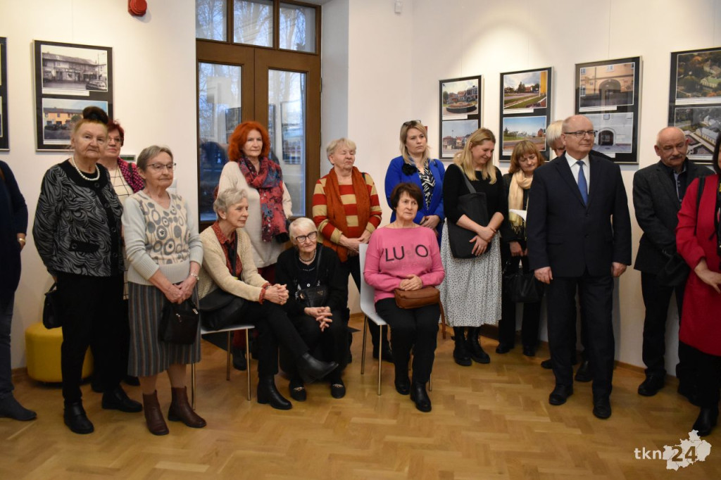 Wystawa `Końskie w obiektywie` zaprezentowała miasto dawniej i dziś [wideo, zdjęcia]