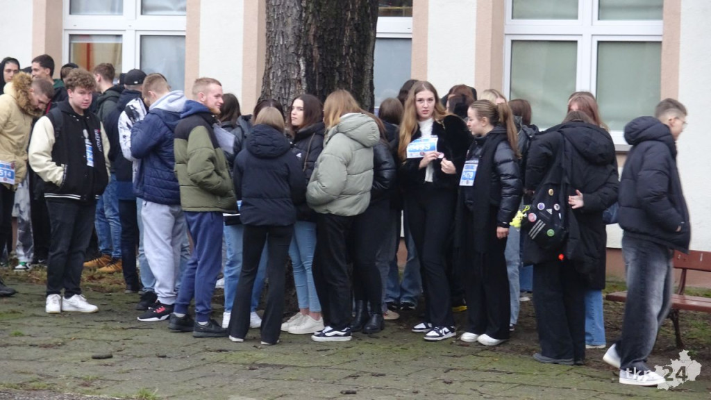 Kilkaset osób wzięło udział w VI Powiatowym Marszu Pamięci Żołnierzy Wyklętych [wideo, zdjęcia]