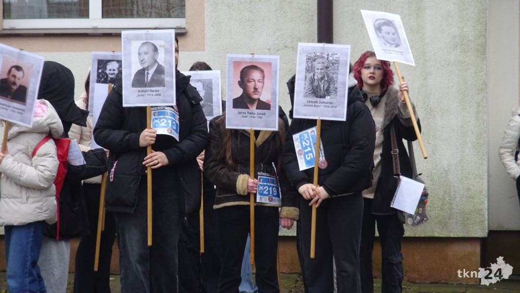 Kilkaset osób wzięło udział w VI Powiatowym Marszu Pamięci Żołnierzy Wyklętych [wideo, zdjęcia]
