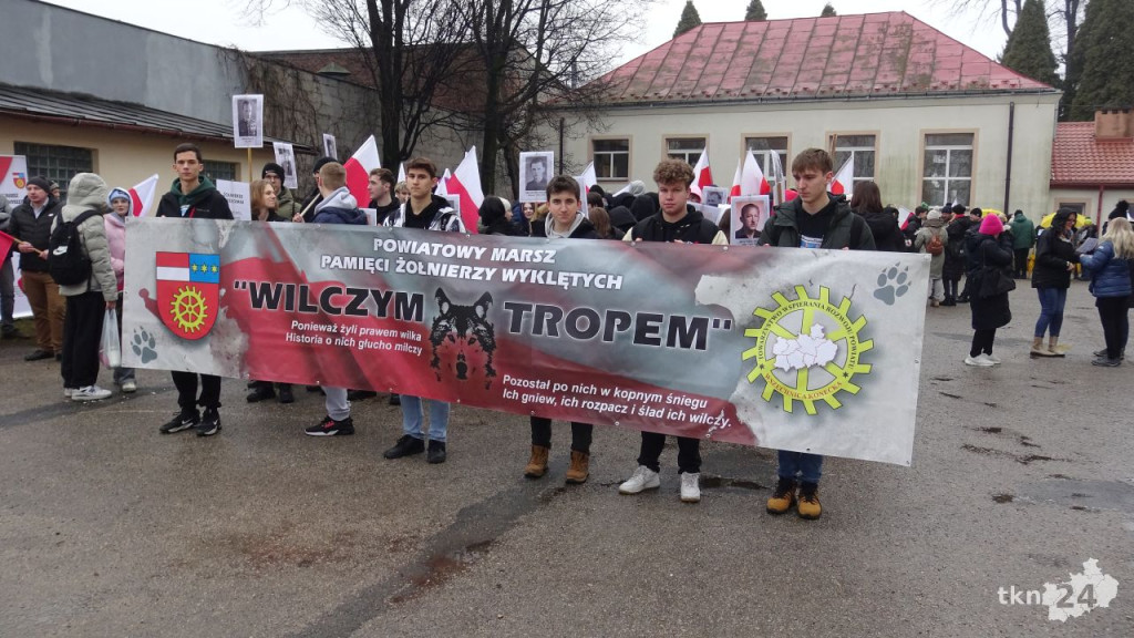 Kilkaset osób wzięło udział w VI Powiatowym Marszu Pamięci Żołnierzy Wyklętych [wideo, zdjęcia]
