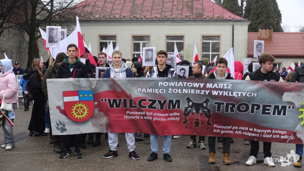 Kilkaset osób wzięło udział w VI Powiatowym Marszu Pamięci Żołnierzy Wyklętych [wideo, zdjęcia]