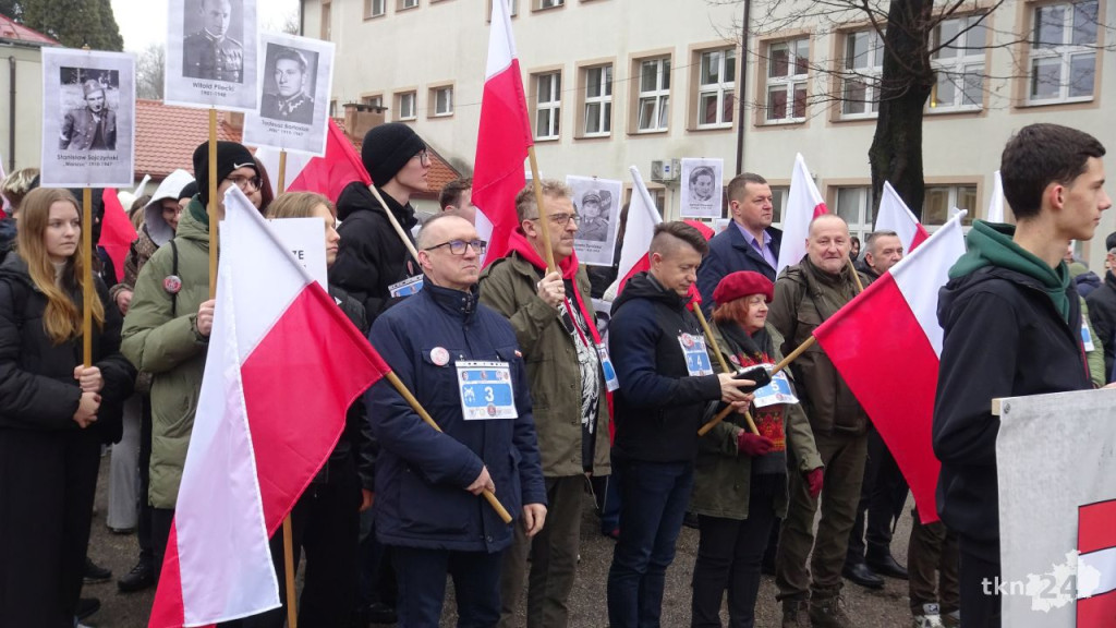 Kilkaset osób wzięło udział w VI Powiatowym Marszu Pamięci Żołnierzy Wyklętych [wideo, zdjęcia]