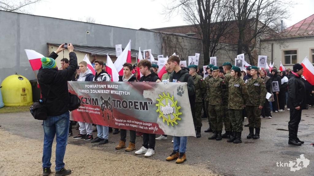 Kilkaset osób wzięło udział w VI Powiatowym Marszu Pamięci Żołnierzy Wyklętych [wideo, zdjęcia]
