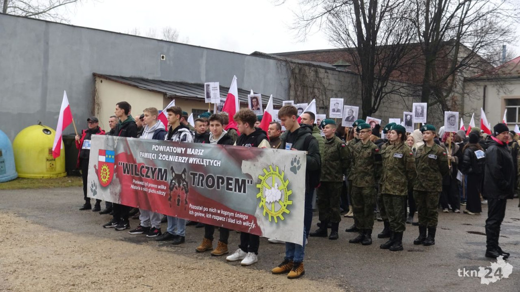 Kilkaset osób wzięło udział w VI Powiatowym Marszu Pamięci Żołnierzy Wyklętych [wideo, zdjęcia]