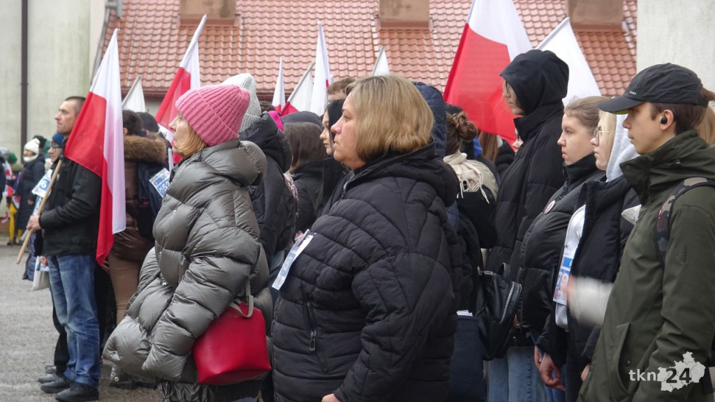 Kilkaset osób wzięło udział w VI Powiatowym Marszu Pamięci Żołnierzy Wyklętych [wideo, zdjęcia]