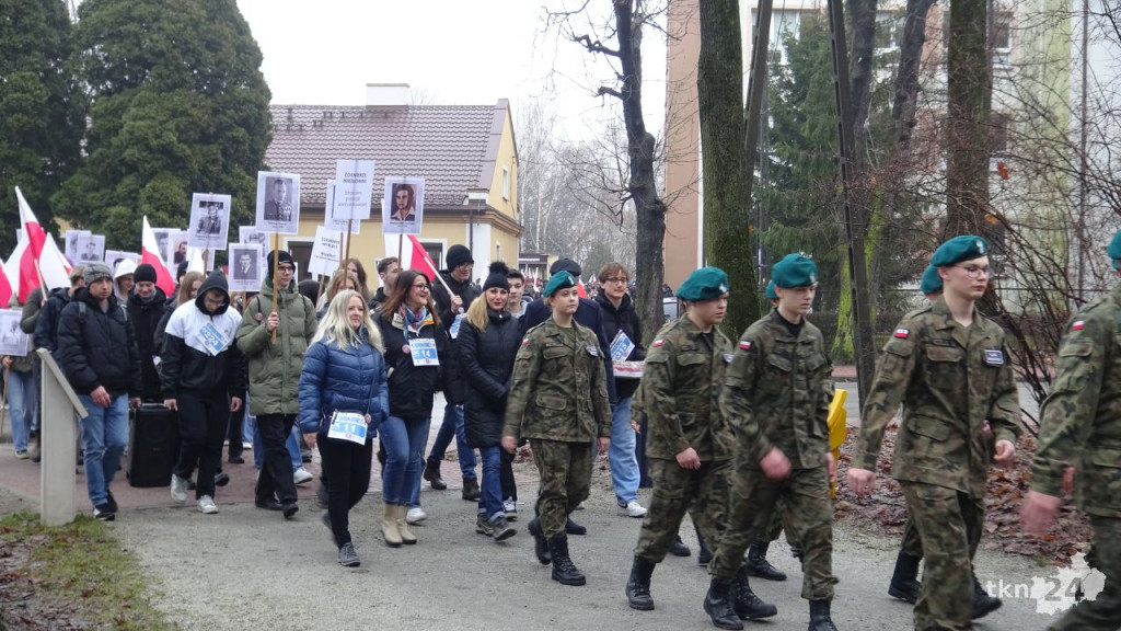 Kilkaset osób wzięło udział w VI Powiatowym Marszu Pamięci Żołnierzy Wyklętych [wideo, zdjęcia]