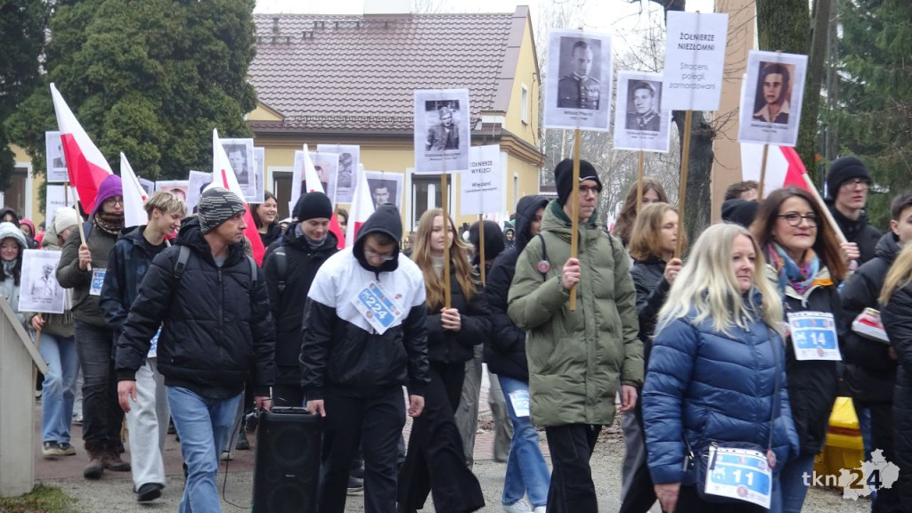 Kilkaset osób wzięło udział w VI Powiatowym Marszu Pamięci Żołnierzy Wyklętych [wideo, zdjęcia]