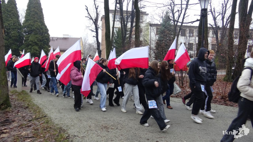 Kilkaset osób wzięło udział w VI Powiatowym Marszu Pamięci Żołnierzy Wyklętych [wideo, zdjęcia]