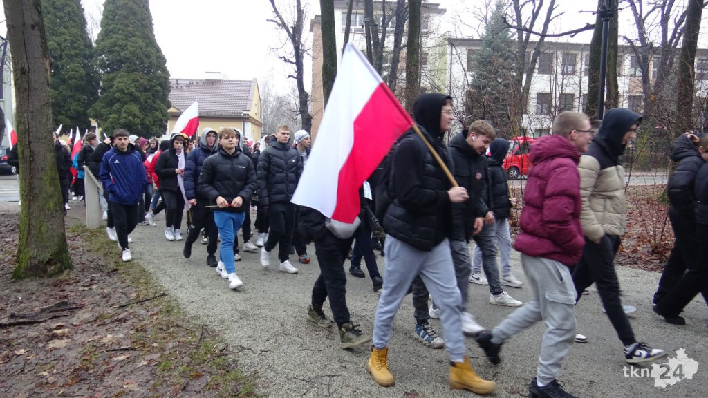 Kilkaset osób wzięło udział w VI Powiatowym Marszu Pamięci Żołnierzy Wyklętych [wideo, zdjęcia]