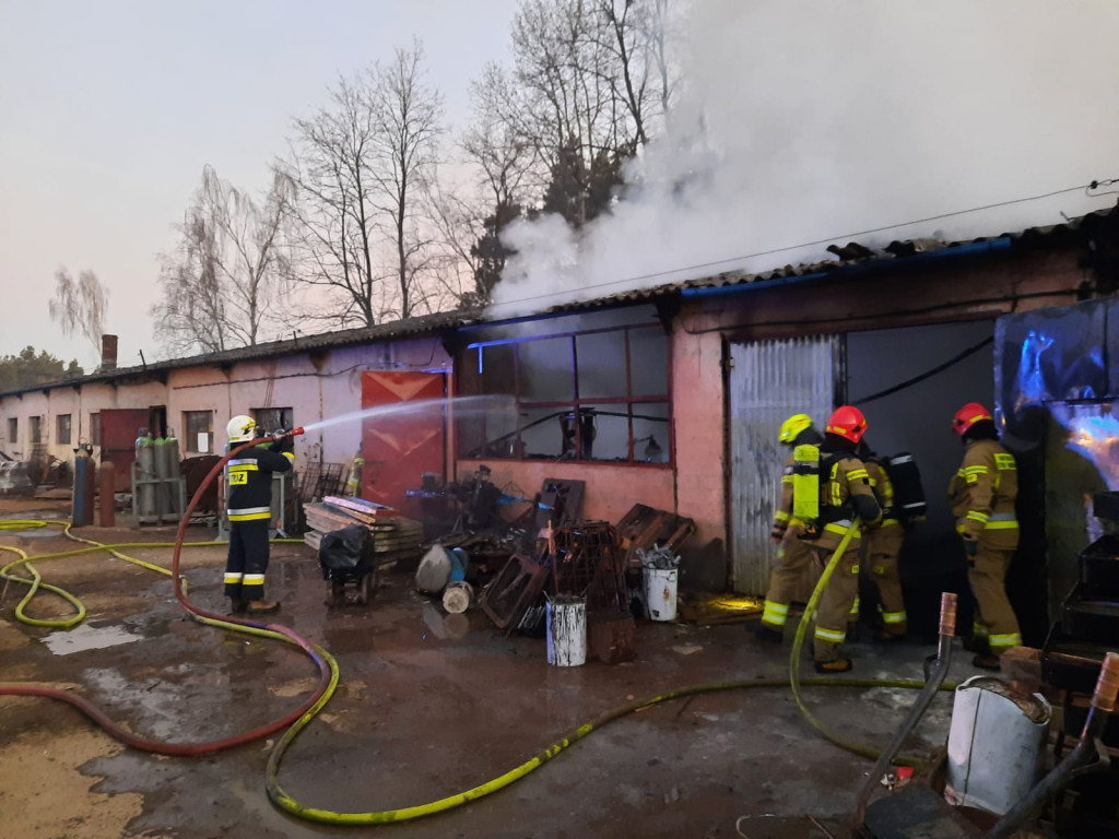 Pożar na terenie zakładu w Radoszycach