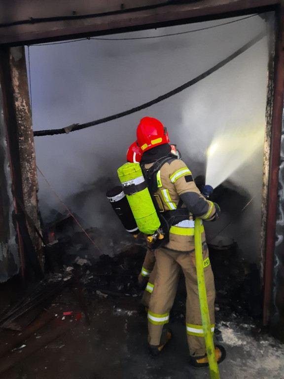 Pożar na terenie zakładu w Radoszycach