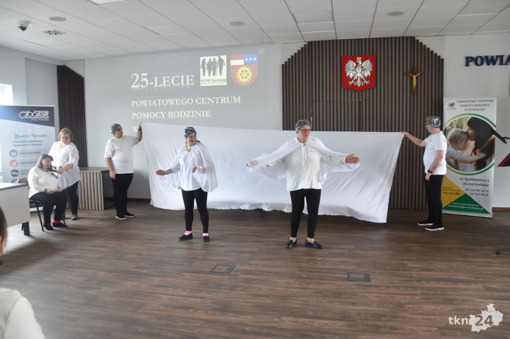 Powiatowe Centrum Pomocy Rodzinie w Końskich świętowało swoje 25-lecie [wideo, zdjęcia]