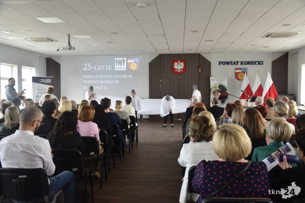 Powiatowe Centrum Pomocy Rodzinie w Końskich świętowało swoje 25-lecie [wideo, zdjęcia]