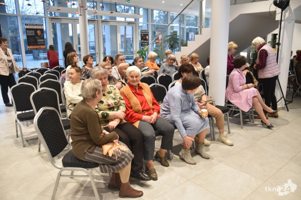 Spotkanie z konecczankami z okazji Dnia Kobiet w Koneckim Centrum Kultury [wideo, zdjęcia]