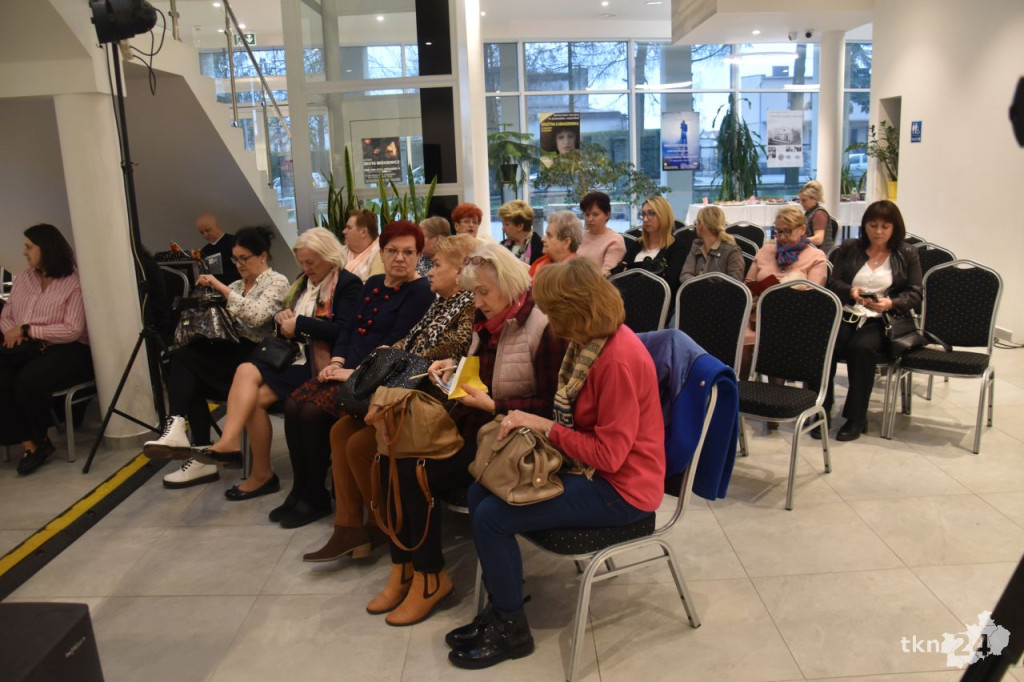 Spotkanie z konecczankami z okazji Dnia Kobiet w Koneckim Centrum Kultury [wideo, zdjęcia]