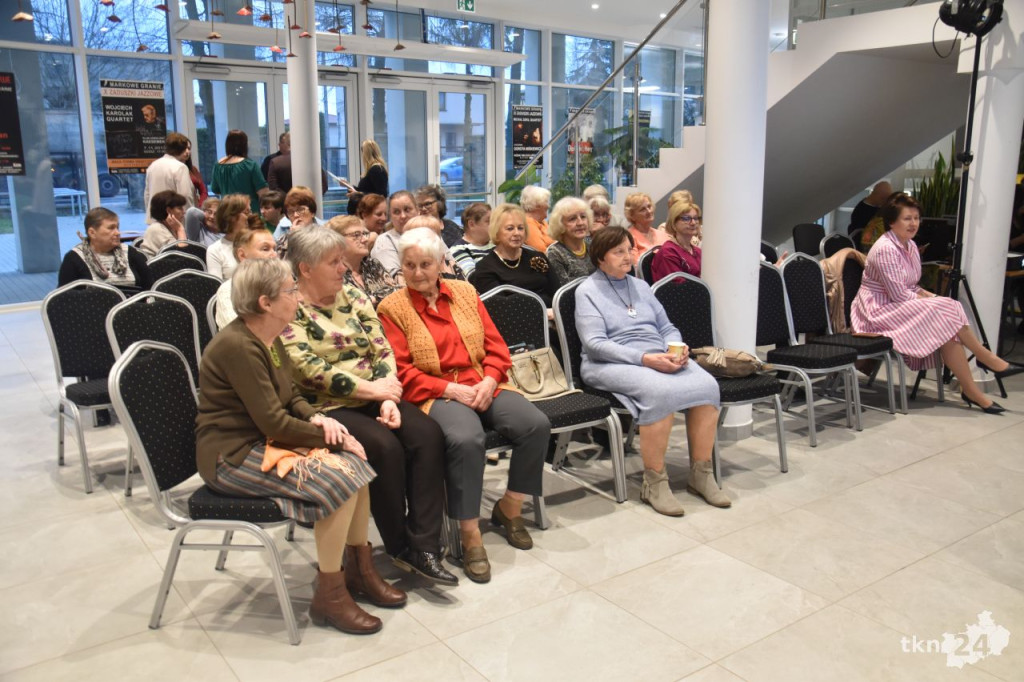 Spotkanie z konecczankami z okazji Dnia Kobiet w Koneckim Centrum Kultury [wideo, zdjęcia]