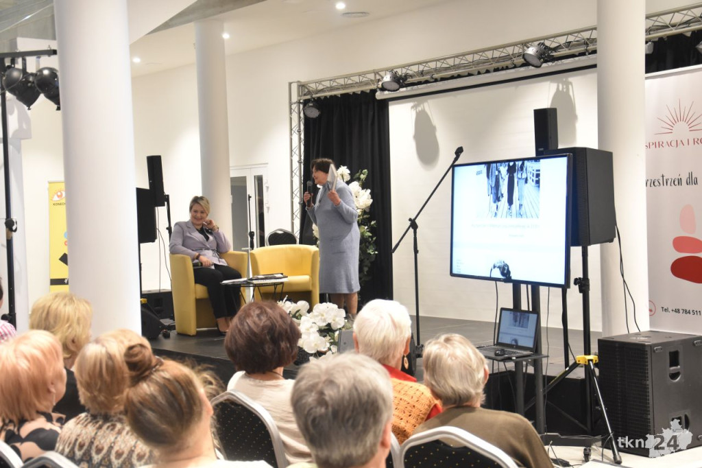 Spotkanie z konecczankami z okazji Dnia Kobiet w Koneckim Centrum Kultury [wideo, zdjęcia]
