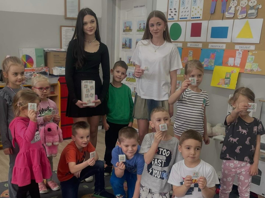 `Ogonek w górę` edukuje młodzież i wspiera dom dla zwierząt pod Starachowicami [zdjęcia]
