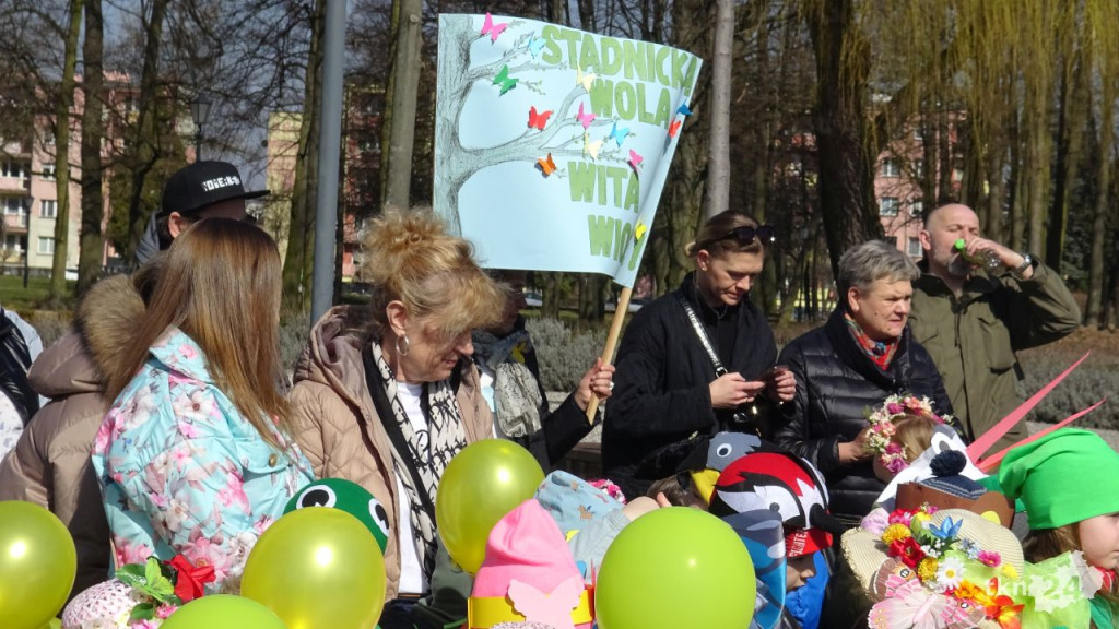 Żegnaj zimo! Witaj wiosno! Przedszkolaki z Końskich dały artystyczny popis! [wideo, zdjęcia]