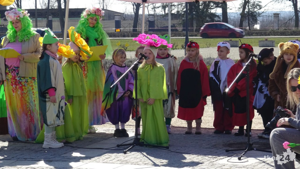 Żegnaj zimo! Witaj wiosno! Przedszkolaki z Końskich dały artystyczny popis! [wideo, zdjęcia]