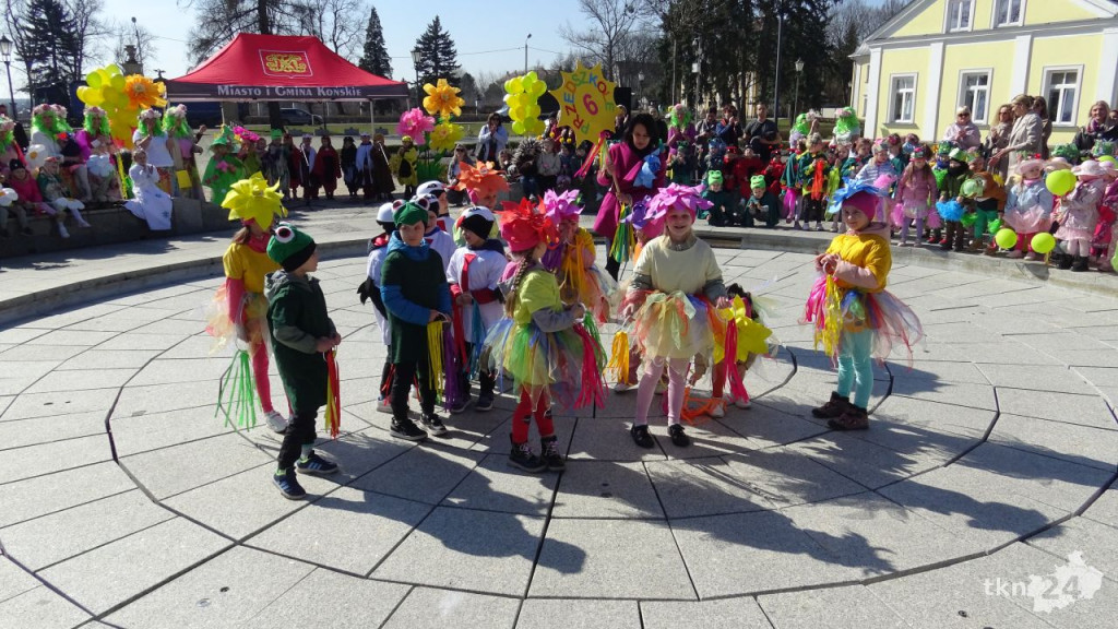 Żegnaj zimo! Witaj wiosno! Przedszkolaki z Końskich dały artystyczny popis! [wideo, zdjęcia]