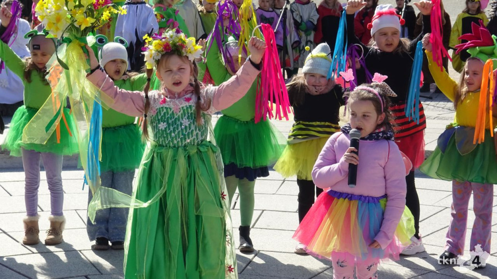Żegnaj zimo! Witaj wiosno! Przedszkolaki z Końskich dały artystyczny popis! [wideo, zdjęcia]